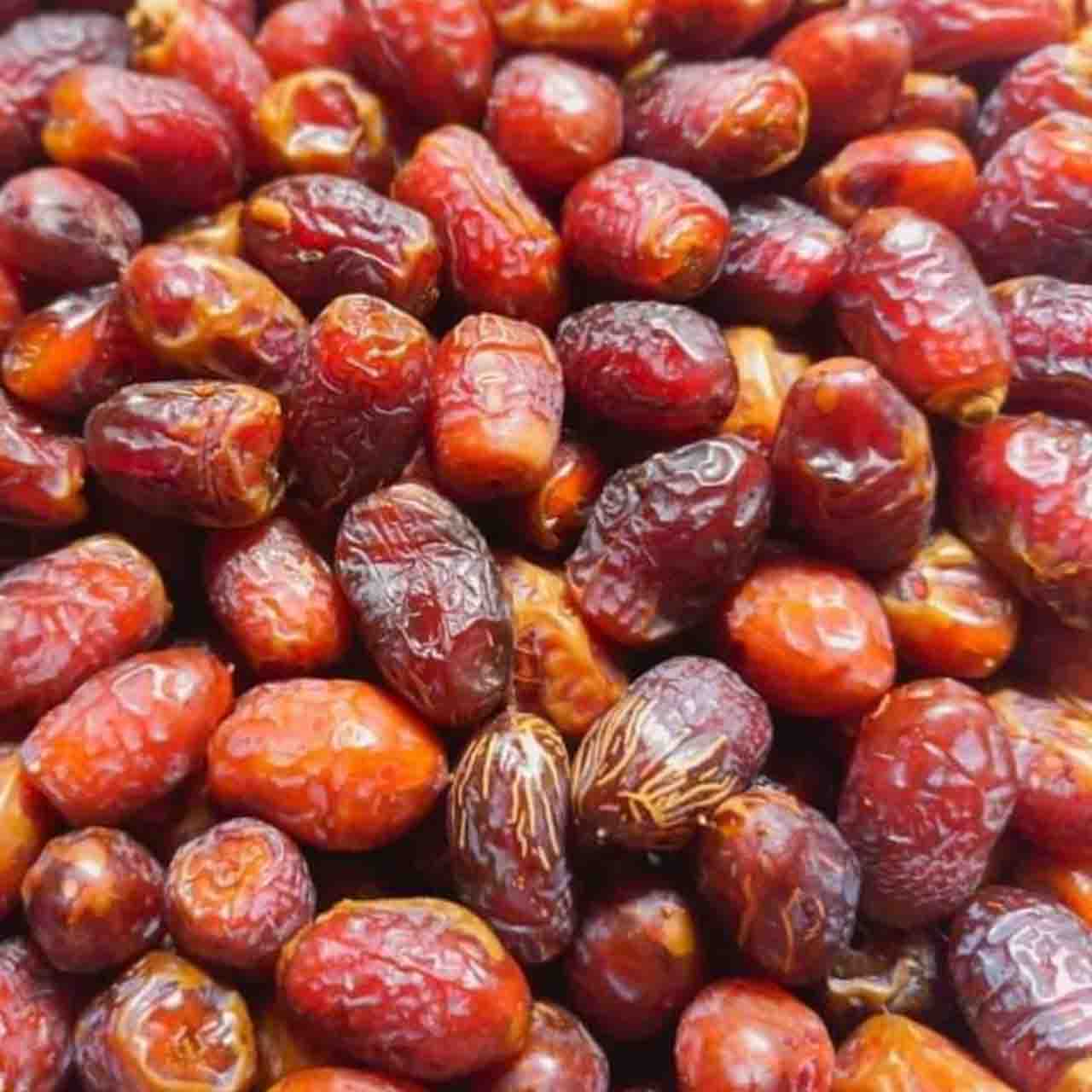 প্রিমিয়াম ইউএই দাবাস খেজুর 1Kg (গোল্ডেন ব্রাউন ও পুষ্টিকর)